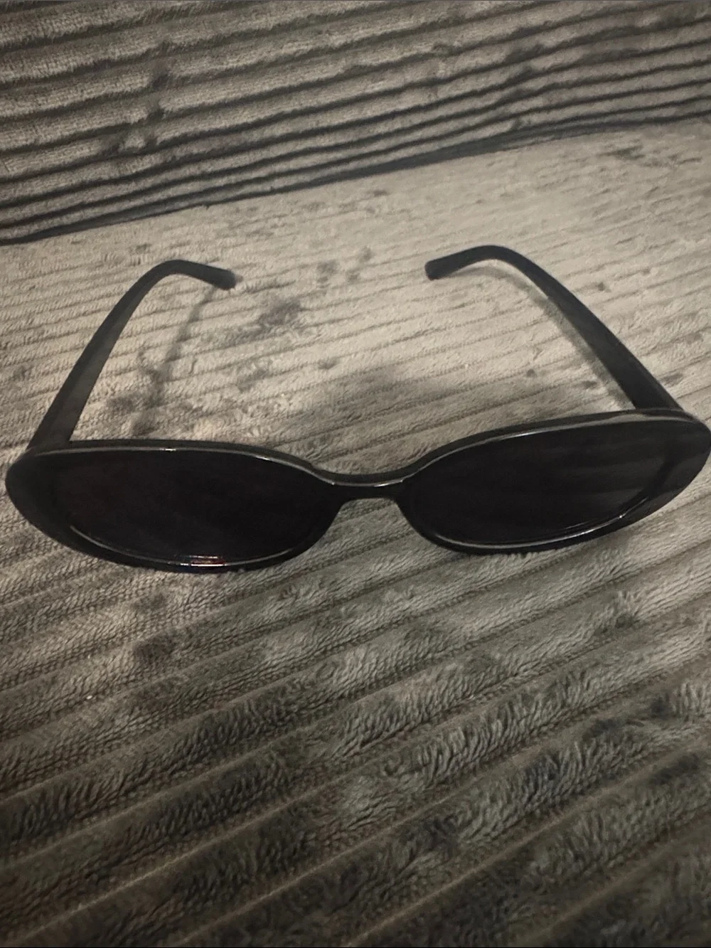 Classic Black Oval Women's Sunglasses - Unbranded